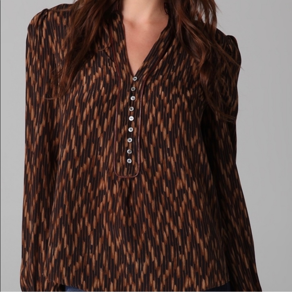 Elizabeth and James silk blouse with leather trim Size Large 🌟🌟🌟🌟